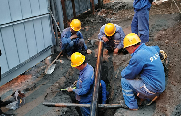 成都燃气打响平安社区百日攻坚行动危旧管线更新改造第一枪